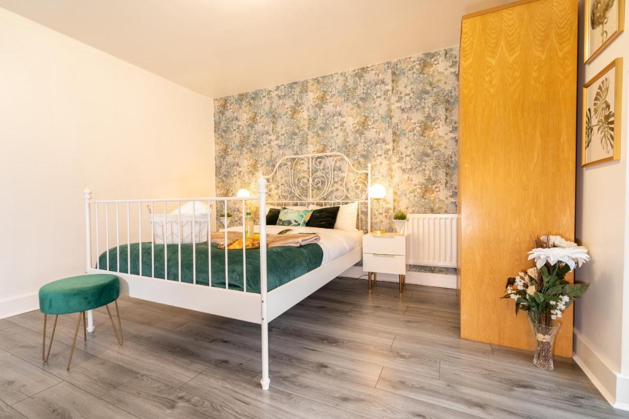Luxe Place - Netflix & Workspace For 6 Birmingham Dış mekan fotoğraf