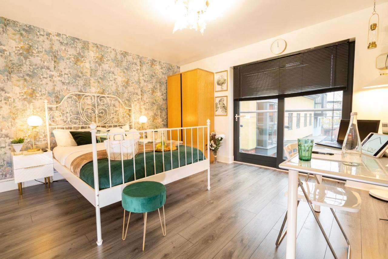 Luxe Place - Netflix & Workspace For 6 Birmingham Dış mekan fotoğraf